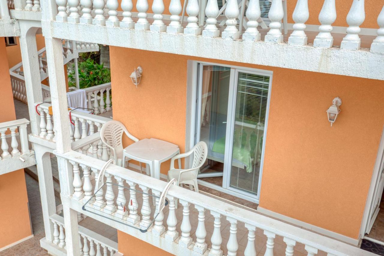 Apartmani Bronhi Sutomore Buitenkant foto
